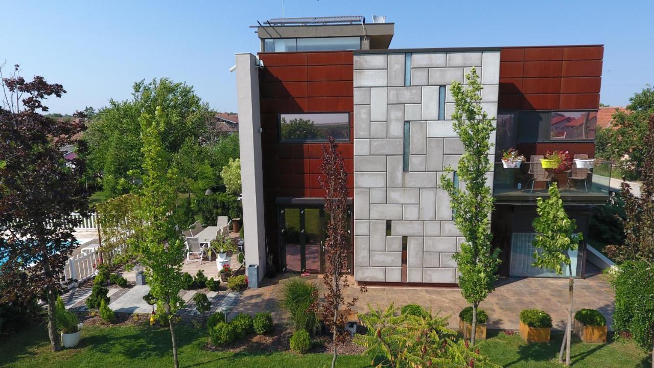 Kubiq Residence Giarmata Eksteriør bilde